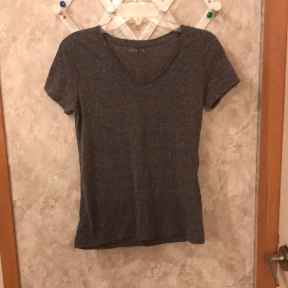 Rue21 gray vneck tee